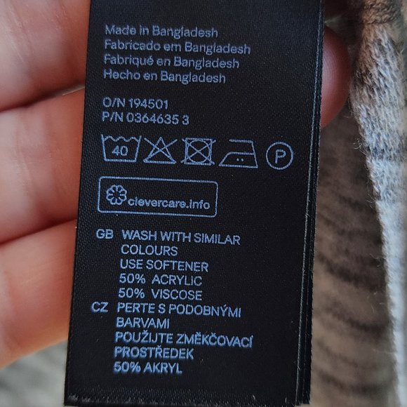 H&M Light Gray V-Neck Jersey Size Medium - Picture 10 of 15